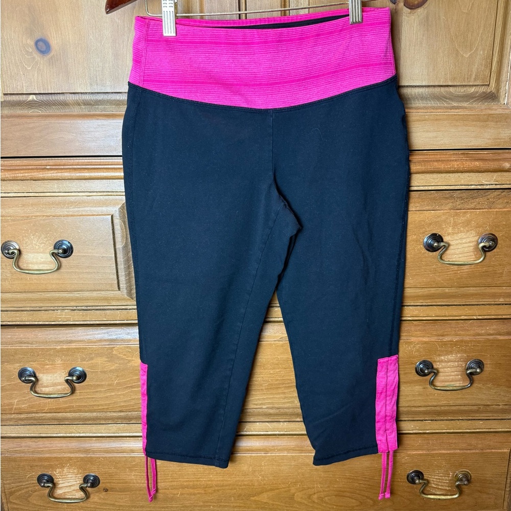 Made for Life Capri Leggings with Pink and Black Design